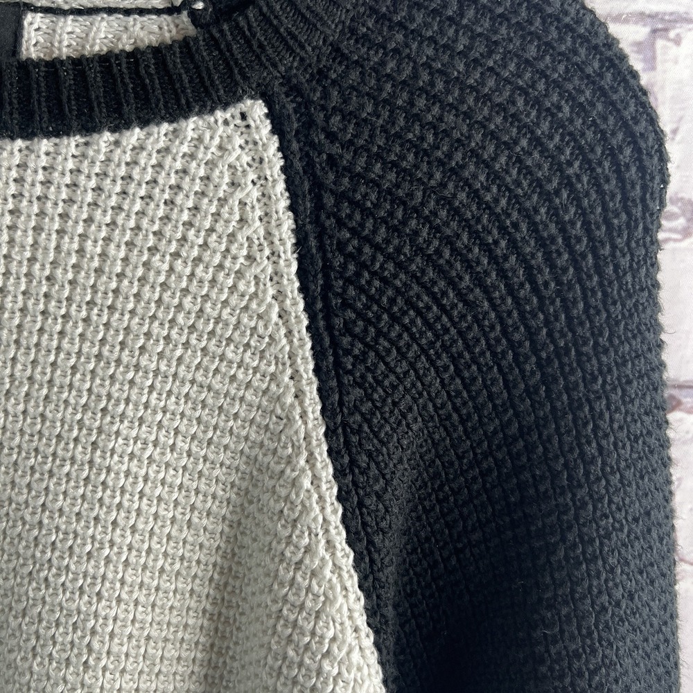 Forever 21 Women's Teen Waffle Knit Short Sweater Size M Black Cream Round Neck - Picture 5 of 9